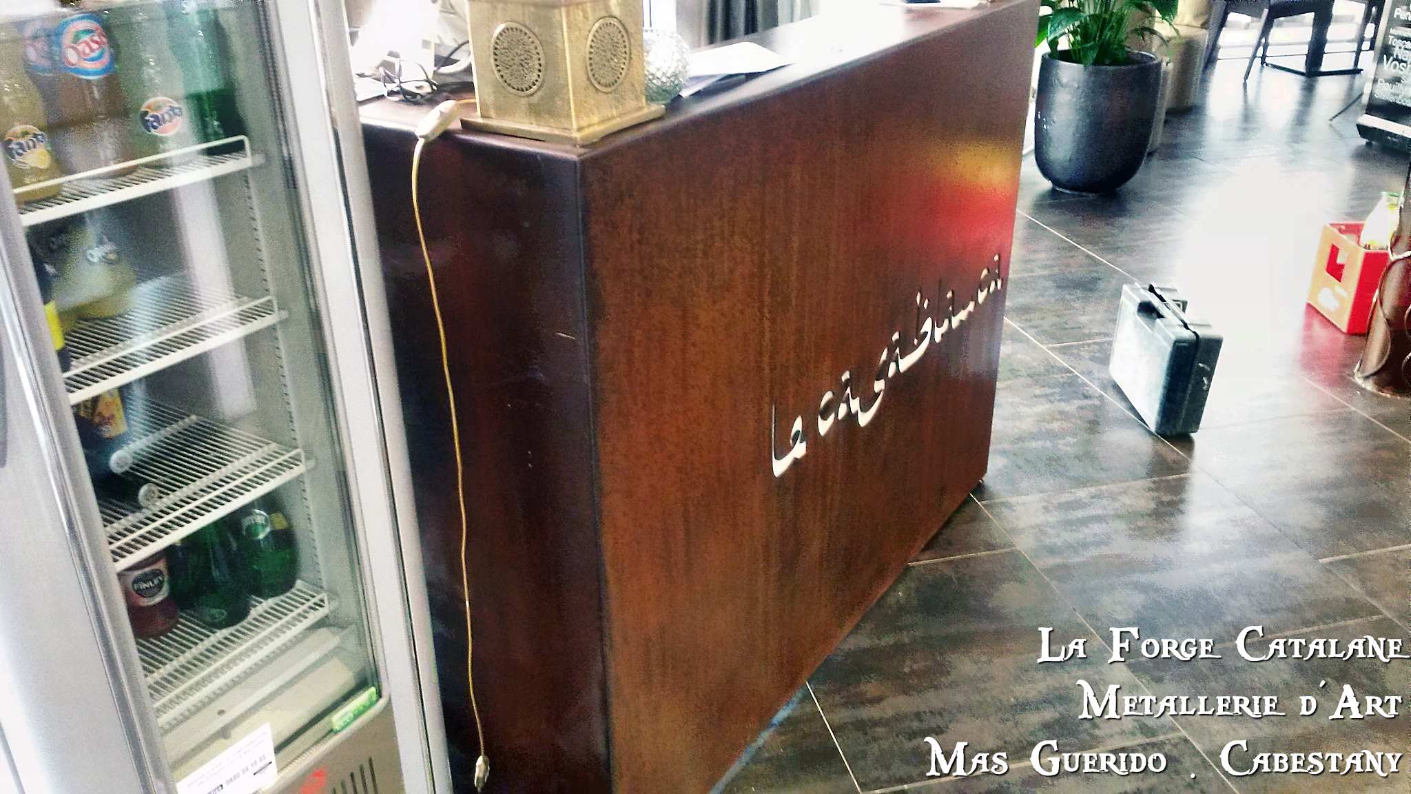 comptoir acceuil decoupe laser 2 fer Forge Catalane Cabestany.jpg